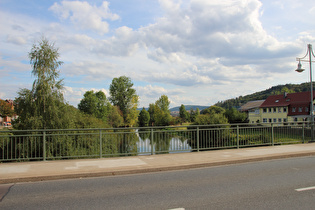 die Leine in Alfeld, Blick flussaufwärts …