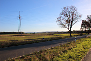 etwas weiter, Blick über Kirchwehren zum Deister