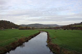 Leinetal bei Salzderhelden, Blick zum Altendorfer Berg