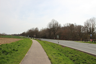 zwischen Messenkamp und Eimbeckhausen, Landkreisgrenze zwischen Schaumburg und Hameln-Pyrmont; Blick nach Süden …