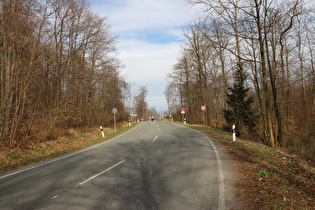 … und Blick bergauf zur Passhöhe