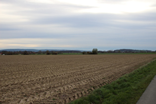 etwas weiter, Blick auf Deister und Stemmer Berg …