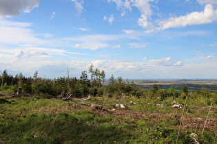 ein paar Meter weiter, Blick auf Gehrdener Berg und Benther Berg …