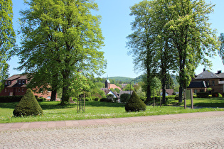 Blick über Stadtoldendorf auf die Homburger Berge