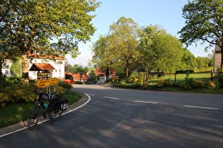 westlicher Ortsrand von Neersen, Blick in den Ort …