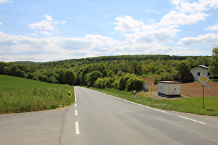 … und Blick bergab auf den Stadtforst Einbeck