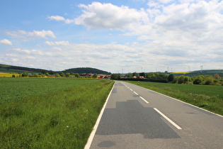 … Blick über Naensen zum Nollen im Selter …