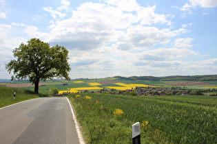 wenig weiter, zweiter Sattelpunkt der Tour, Blick auf Wenzen, …