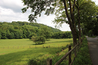 Blick zum Staudamm der Aabachtalsperre