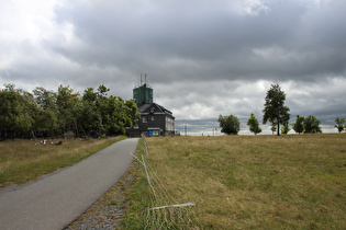 Gipfelbereich, Blick nach Osten zum Astenturm, …