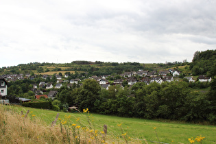 in Hallenberg, Blick über das Weifetal nach Südosten …