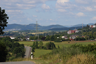 Zoom über Frankenberg ins Hochsauerland