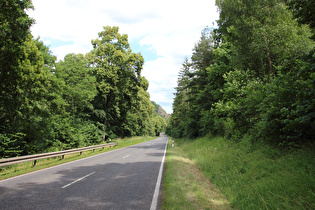 Abfahrt nach Reitzenhagen, Blick auf die Bilsteinklippen