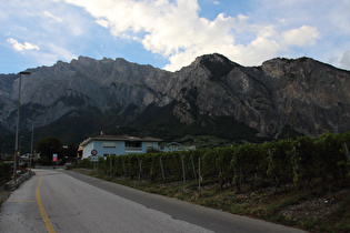 Südrand von Chamoson, Blick zum Haut de Cry, …