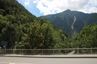 die Dranse am Ortsrand von Martigny, Blick flussaufwärts …