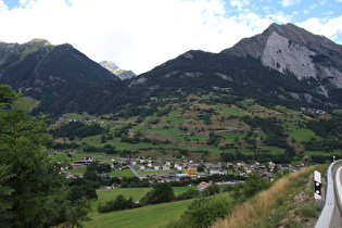 weiter oben, Blick auf Orsières und rechts dahinter den Catogne