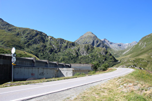 Passstraße oberhalb des Nordportals