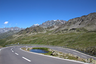 Blick auf v. l. n. r. Les Maisons Blanches, Grand Combin und Mont Vélan