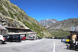 Nordrampe im Bereich der Passhöhe, Blick zum Mont Vélan