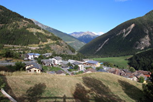 Anstieg nach Couchepache, Blick talabwärts über Bosses ins Vallée du Grand Saint-Bernard