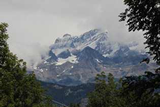 Zoom auf v. l. n. r. Aiguille Verte de Valsorey, Pic d'Amiante, Mont Sonadon und Grande Tête de By und dahinter den Grand Combin