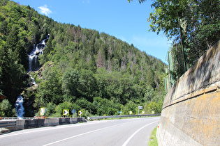 Blick zur Cascata di Lenteney