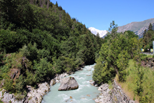 die Dora Baltea an der Mündung des Torrente Lenteney, Blick flussaufwärts …