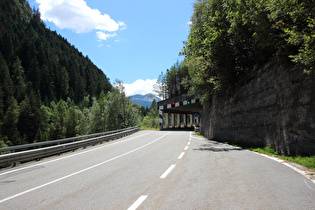 zwischen 1. Kehre und Êlevaz, Blick bergauf …