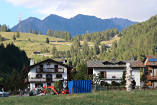 Zoom über Buic auf Teile der Südwestrampe des Colle San Carlo