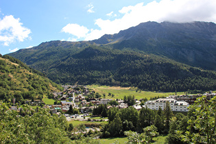 auf der Nordostrampe des Col du Petit Saint-Bernard, Blick auf La Thuile und Buic