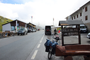 Schild auf der Passhöhe