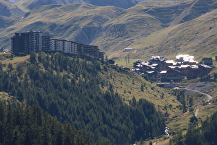 Zoom auf eine Bettenburg in Tignes