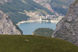 Zoom auf Lac de Chevril und Tignes 1800