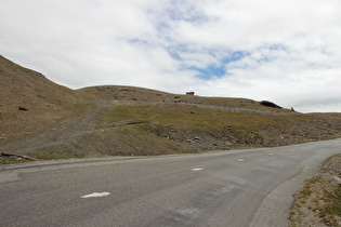 weiter oben, Blick bergauf zur obersten Kehre der Nordrampe …