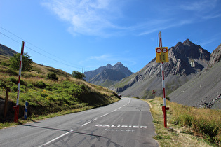 weiter oben, Blick auf Pointe du Vallon, Grand Galibier dahinter und Roche Olvéra