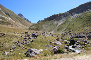 auf der obersten Straßenbrücke über die Valloirette, Blick flussaufwärts zum Col de la Paré …