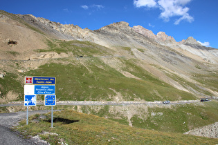 weiter unten, Blick auf die obersten Kehren der Südrampe, …