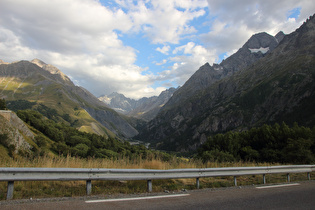 am oberen Ende von Villar d’Arêne, Blick talaufwärts …