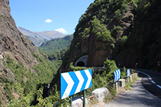 … und Blick in die Schlucht talaufwärts