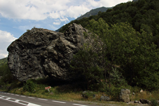 Blick nach der Vorbeifahrt auf den Felsen