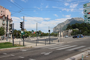 … und Blick über die «Pont de la porte de France - Kofi-Annan» zum Néron