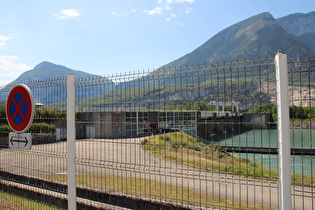 Barrage de Saint-Egrève im Verlauf der Isère, Luftseite …