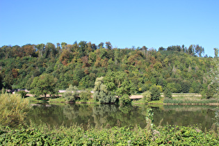 wenig weiter, Blick über die Weser zum Ohrberg