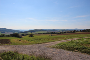 … und Blick Richtung Holzminden und Köterberg