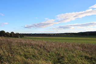 … und Blick nach Südosten Richtung Harz