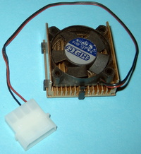 Kühler für 80486er-CPUs mit 12V-DC-Axialventilator 40×40×10 mm mit 5¼″-Stromanschlussstecker